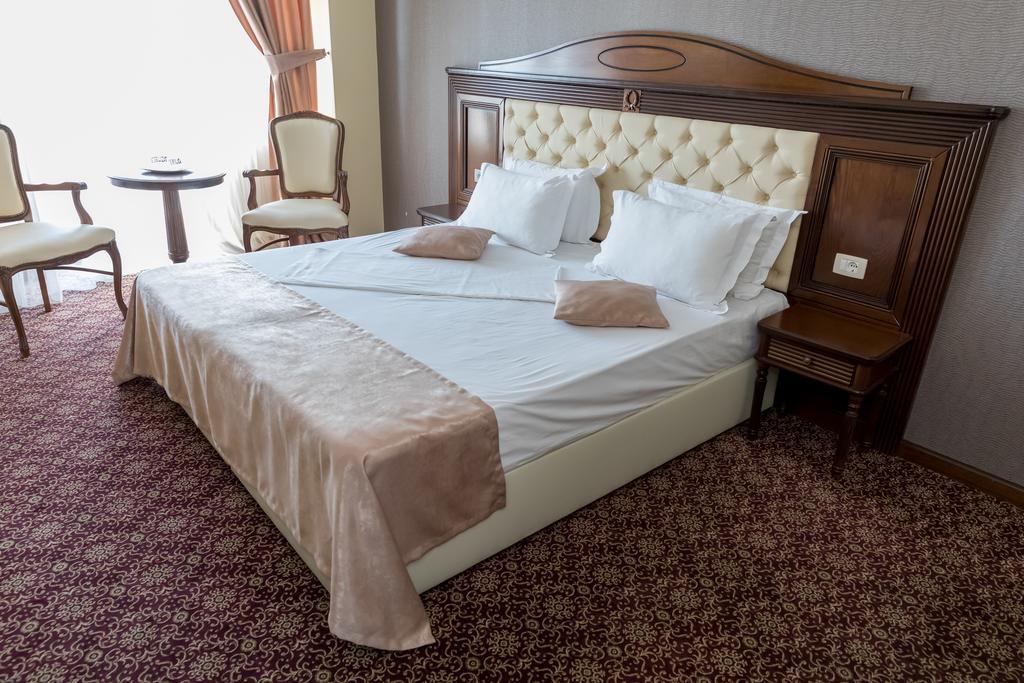 Hotel Giuliano Bragadiru Экстерьер фото