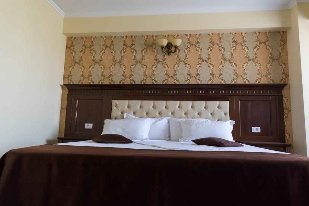 Hotel Giuliano Bragadiru Экстерьер фото