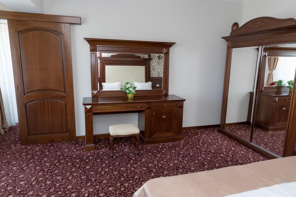 Hotel Giuliano Bragadiru Экстерьер фото