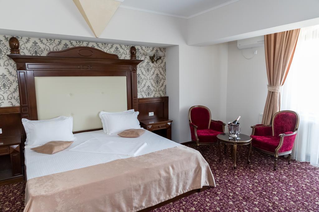 Hotel Giuliano Bragadiru Экстерьер фото
