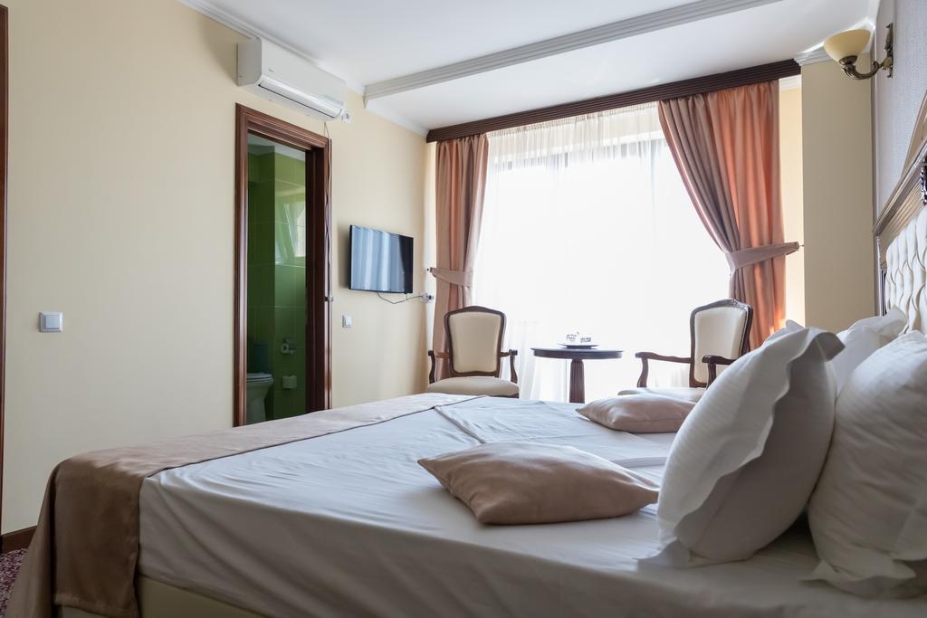 Hotel Giuliano Bragadiru Экстерьер фото