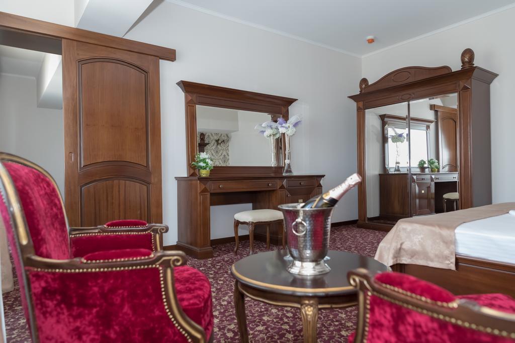 Hotel Giuliano Bragadiru Экстерьер фото